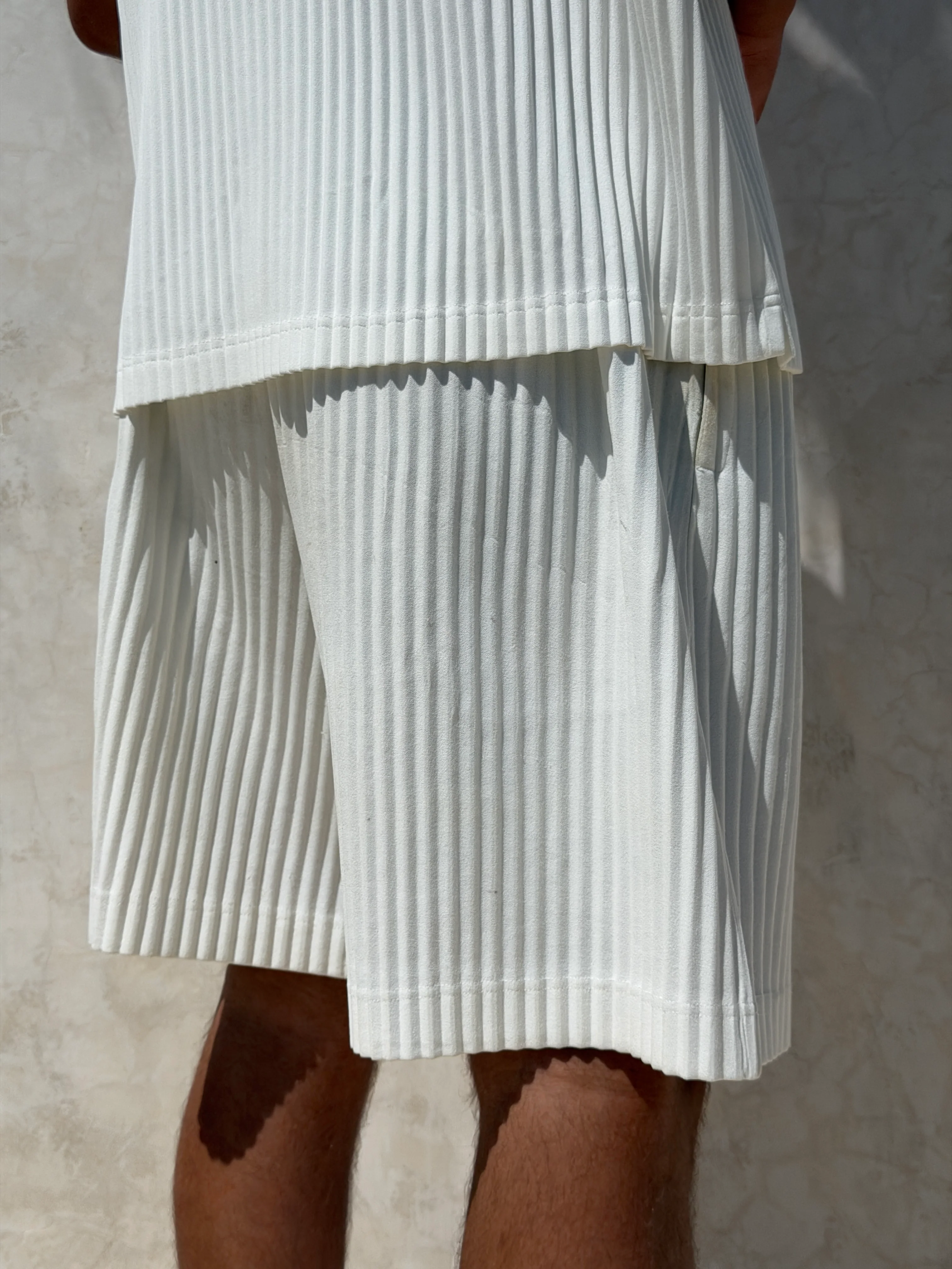 PLEAT SHORTS WHITE - Image 4